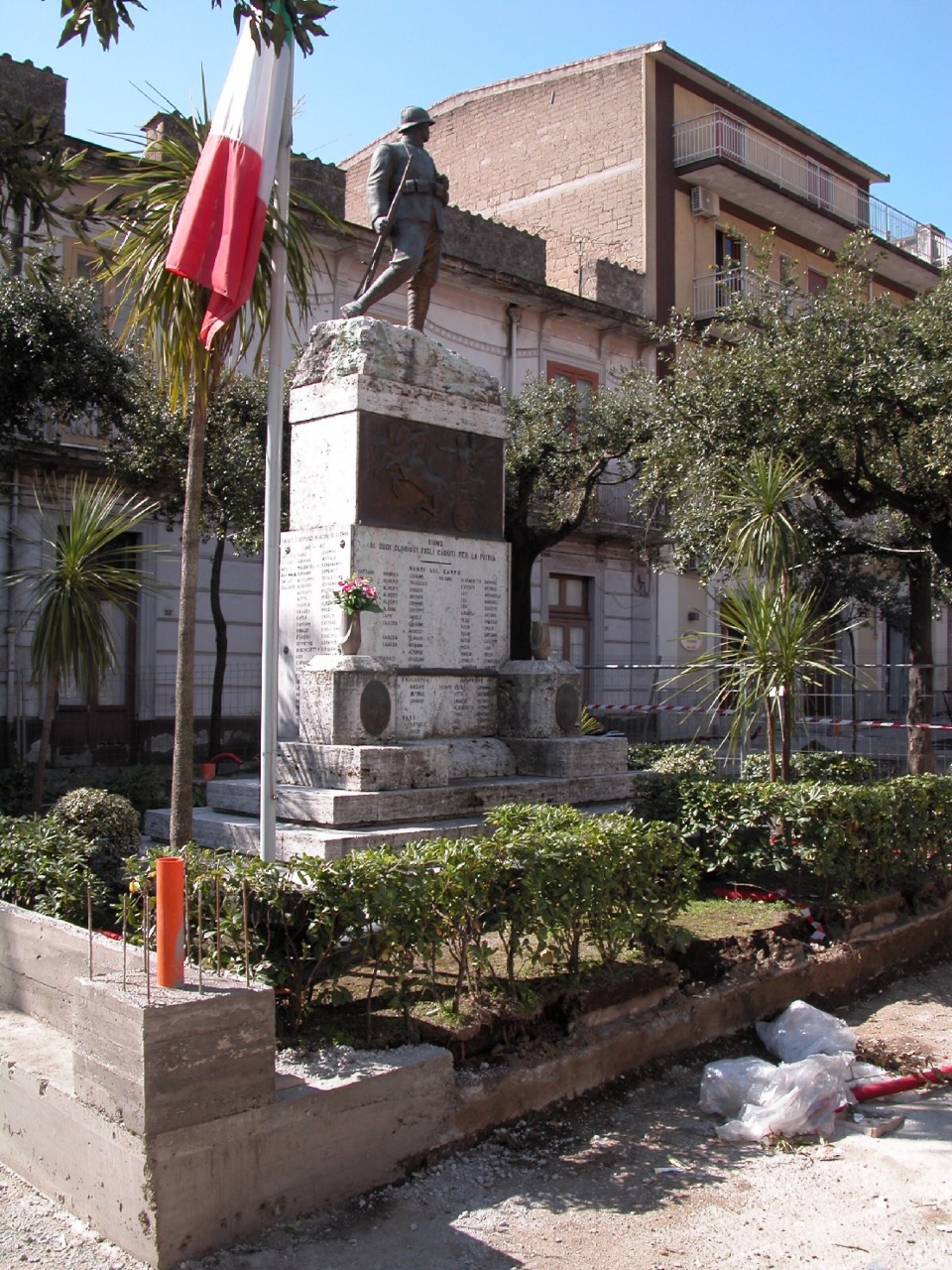 figura di soldato: fante (monumento ai caduti) di Tamagnini Torquato, Fonderia Laganà (sec. XX)