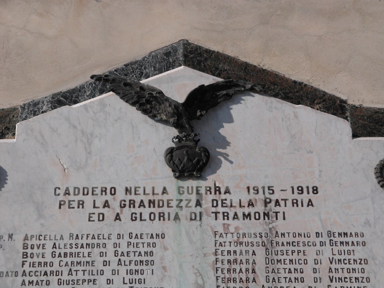 allegoria della Vittoria come aquila (lapide commemorativa ai caduti) - bottega Italia centro-meridionale (sec. XX)
