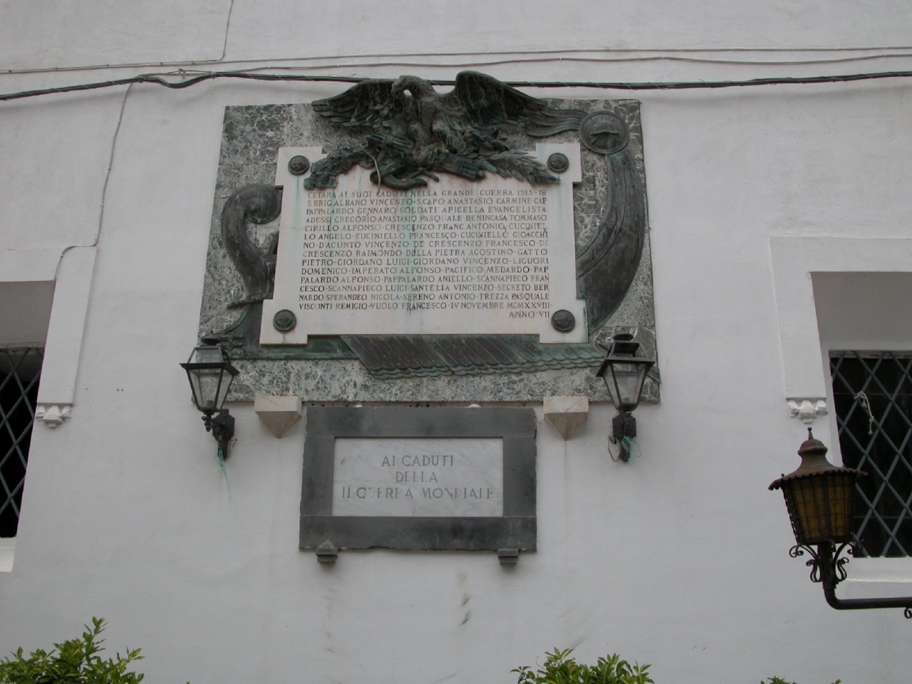 allegoria della Vittoria come aquila (lapide commemorativa ai caduti) - bottega Italia centro-meridionale (sec. XX)