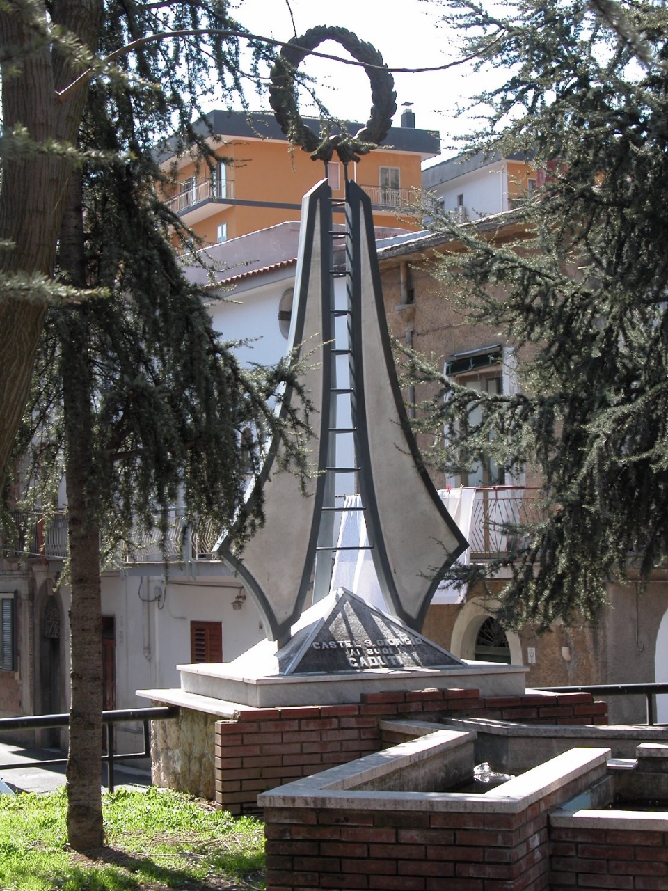 monumento ai caduti - bottega Italia centro-meridionale (sec. XX)