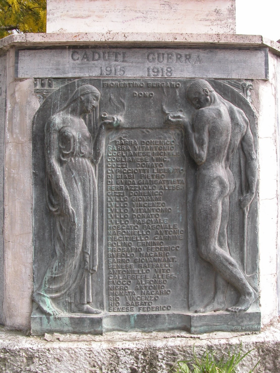 monumento ai caduti - a colonna di Guerrisi Michele (sec. XX, sec. XX)