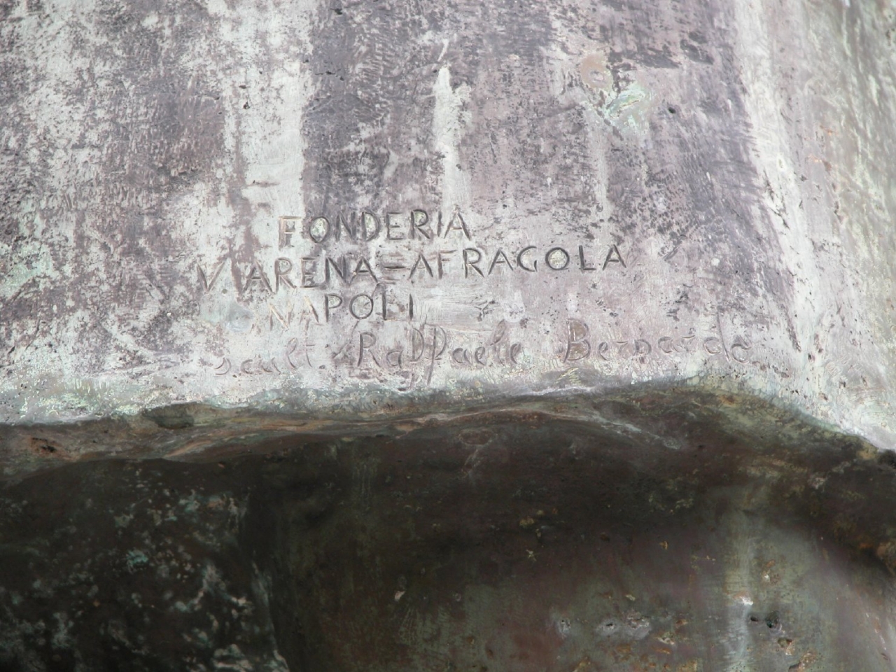 figura di soldato: fante (monumento ai caduti) di Bernardo Raffaele, Fonderia artistica V. Arena (sec. XX)