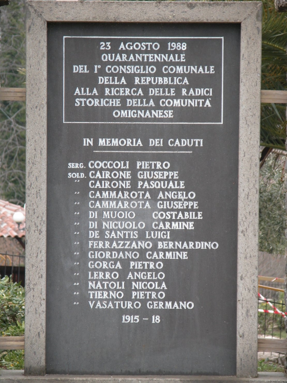 monumento ai caduti - a lapide - bottega Italia centro-meridionale (sec. XX)