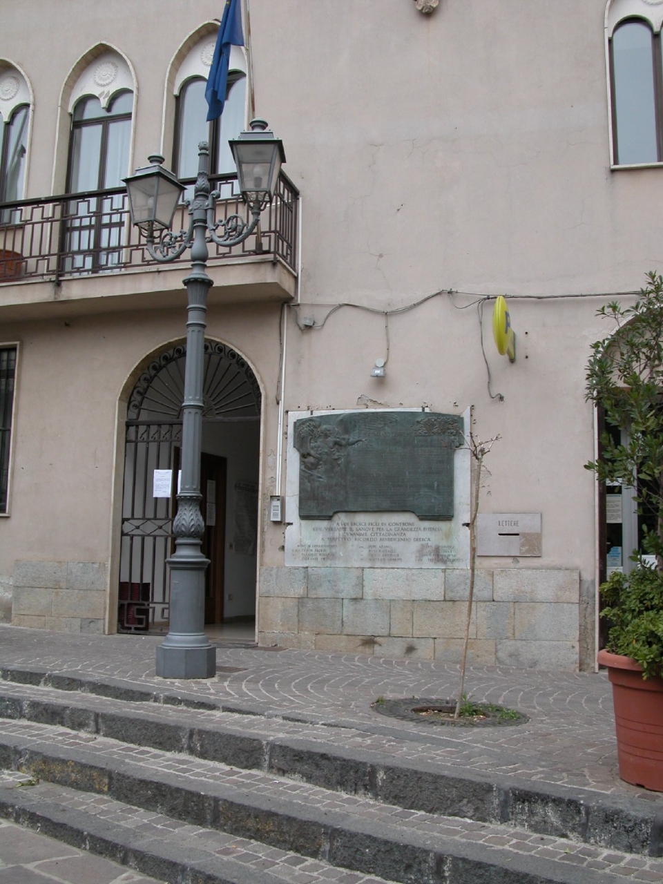 allegoria della Vittoria (monumento ai caduti - a lapide) di Tamagnini Torquato (sec. XX)