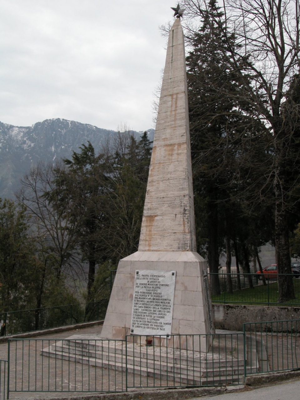 monumento ai caduti - a obelisco - bottega Italia centro-meridionale (sec. XX)