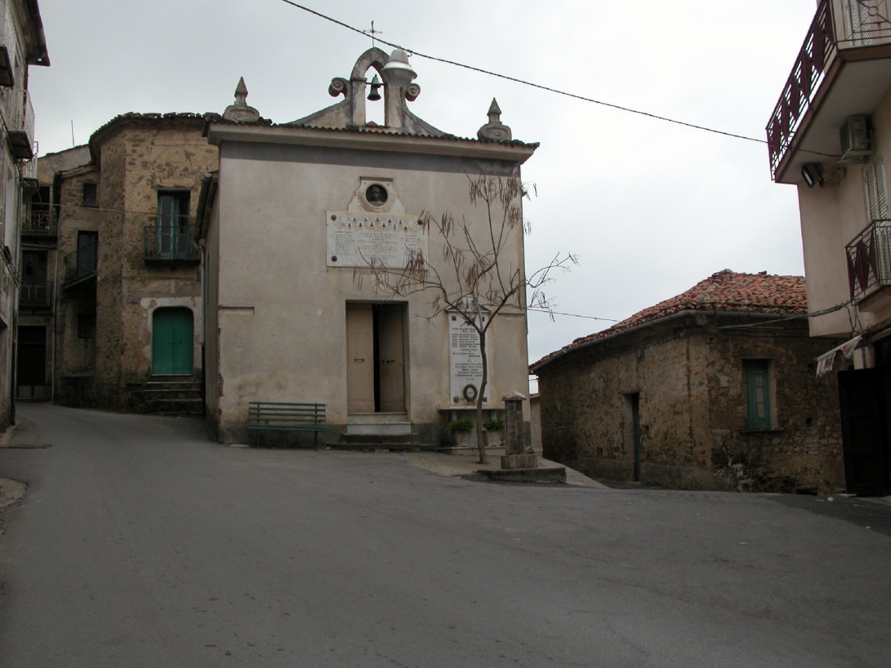 figura di soldato: fante (lapide commemorativa ai caduti) - bottega Italia centro-meridionale (sec. XX)