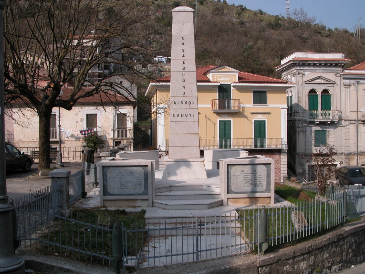 monumento ai caduti - a obelisco - bottega Italia centro-meridionale (sec. XX)