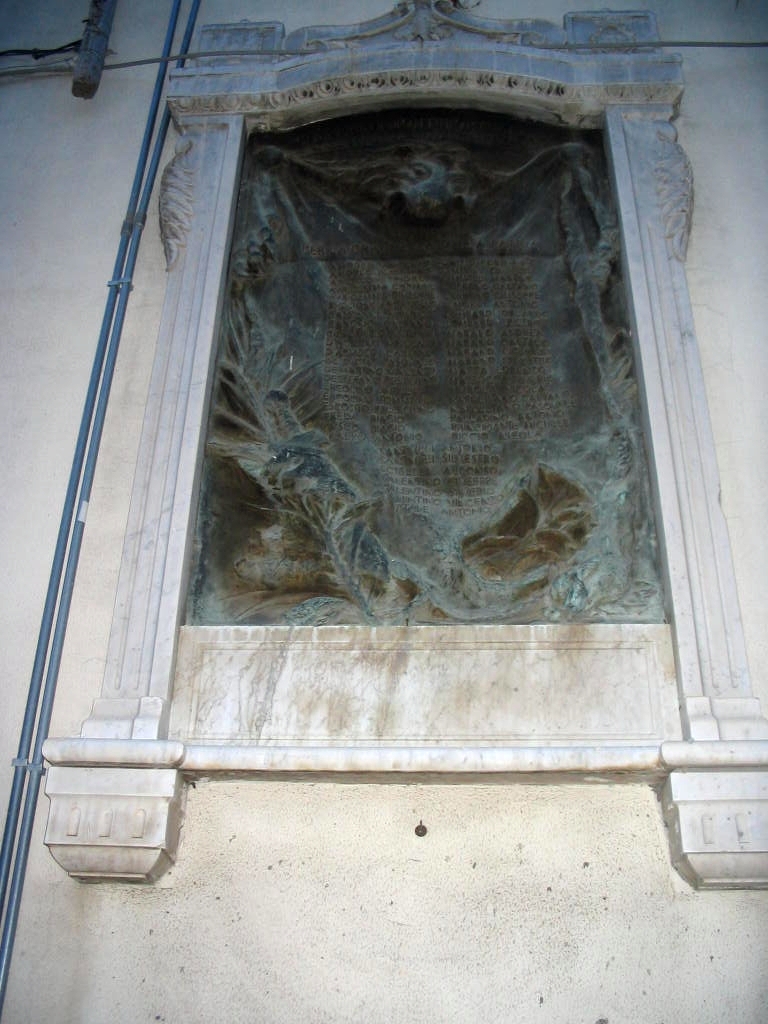 monumento ai caduti - a lapide - bottega Italia centro-meridionale (secondo quarto sec. XX)