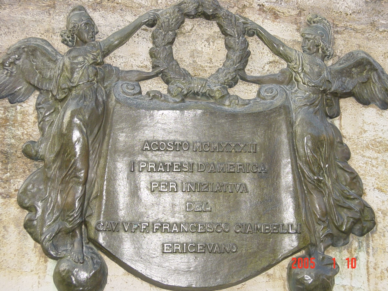 allegoria della Vittoria come donna vestita all'antica (monumento ai caduti - ad ara) di Cifariello Filippo Antonio (sec. XX)
