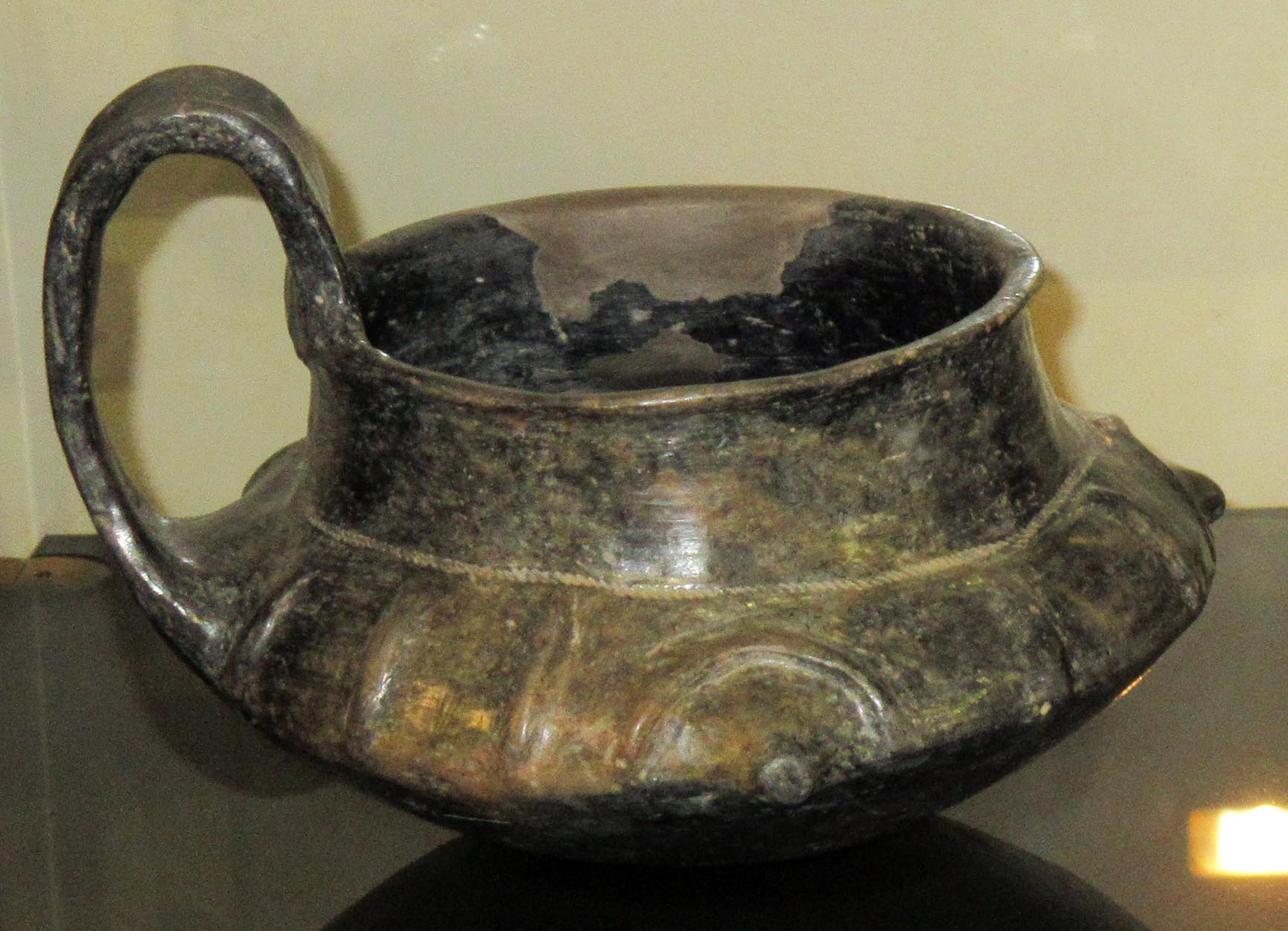 tazza/ monoansata - produzione etrusco meridionale (fine/ inizio VIII-VII a.C)