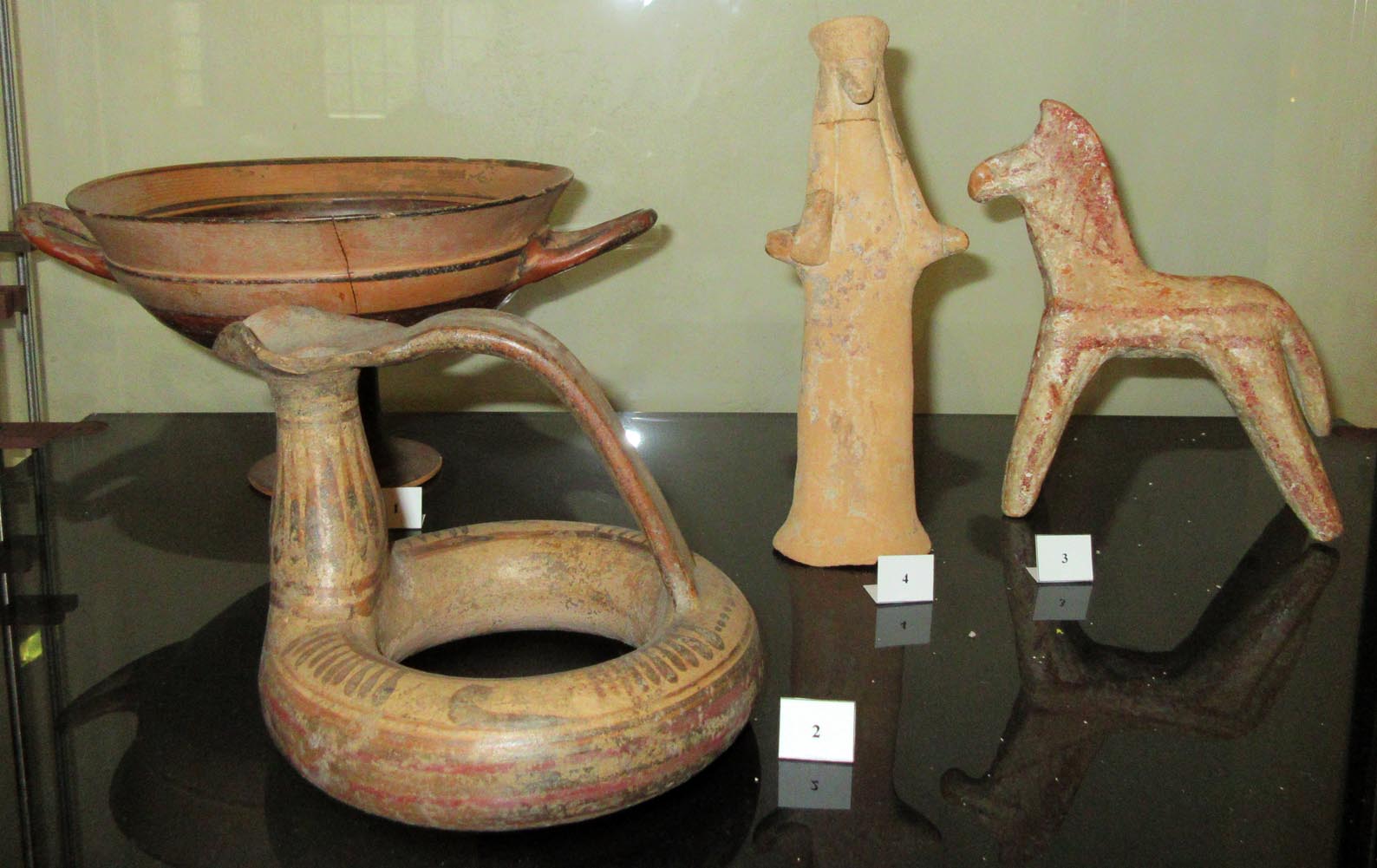 askos/ ad anello - produzione etrusco corinzia (seconda metà VII a.C)