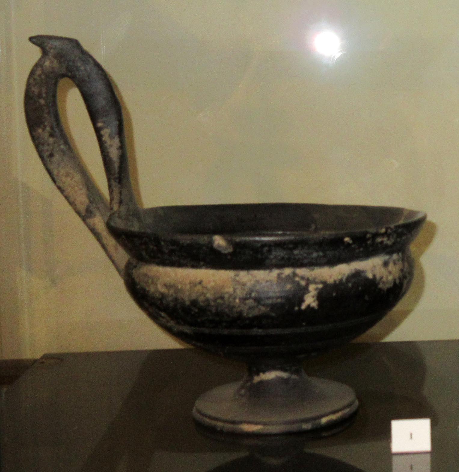 kyathos, Rasmussen 4b - produzione etrusco-meridionale (VIII-VII a.C)