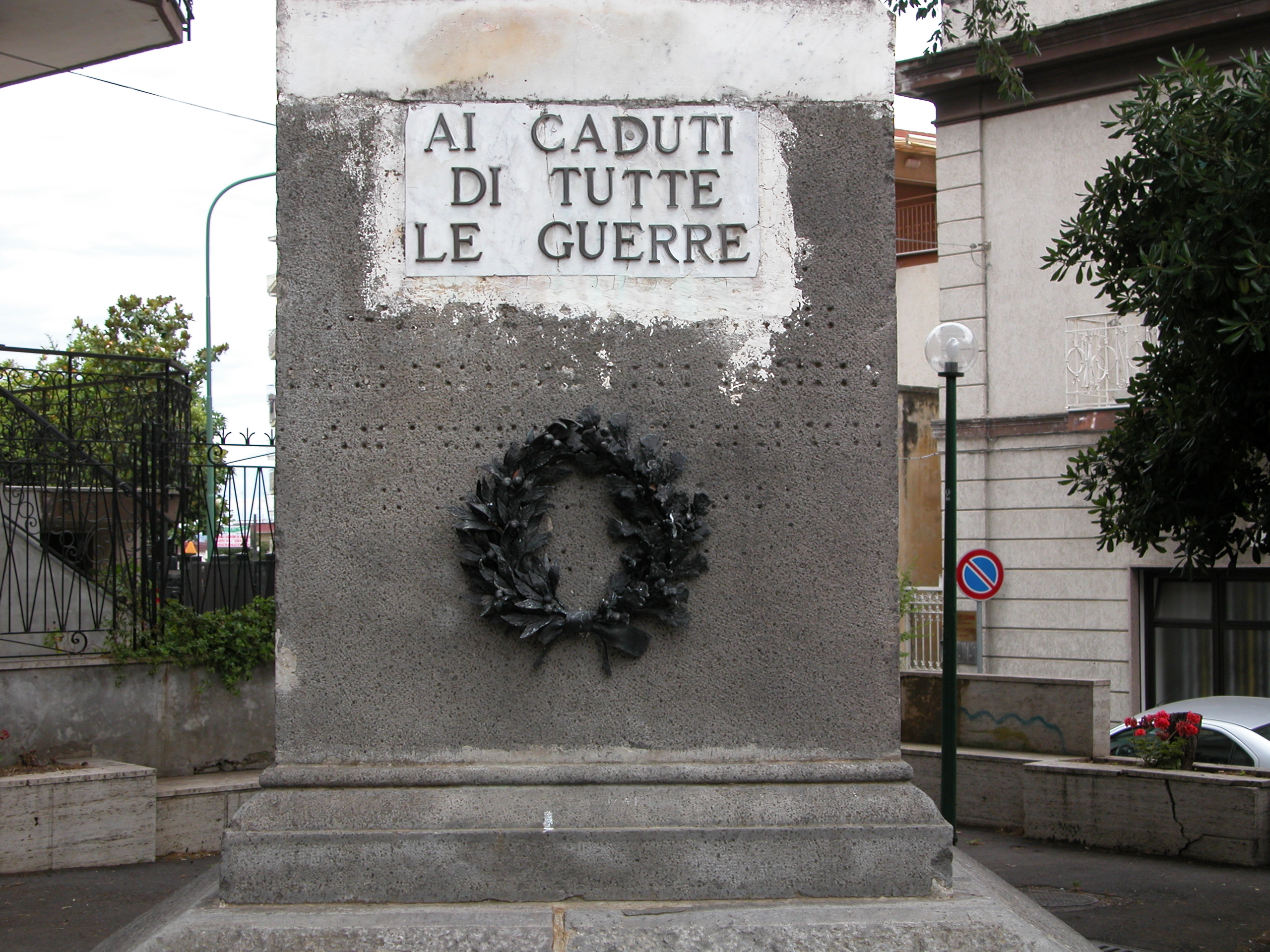 allegoria della Vittoria (monumento ai caduti - a colonna) di Ditta Serpone s.r.l (sec. XX)