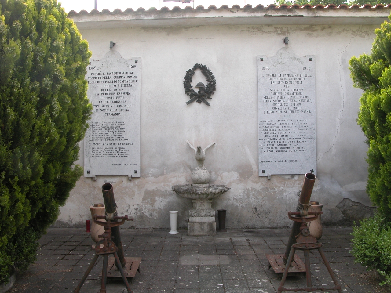 allegoria della Vittoria come aquila (monumento ai caduti - a lapide) - bottega campana (sec. XX)