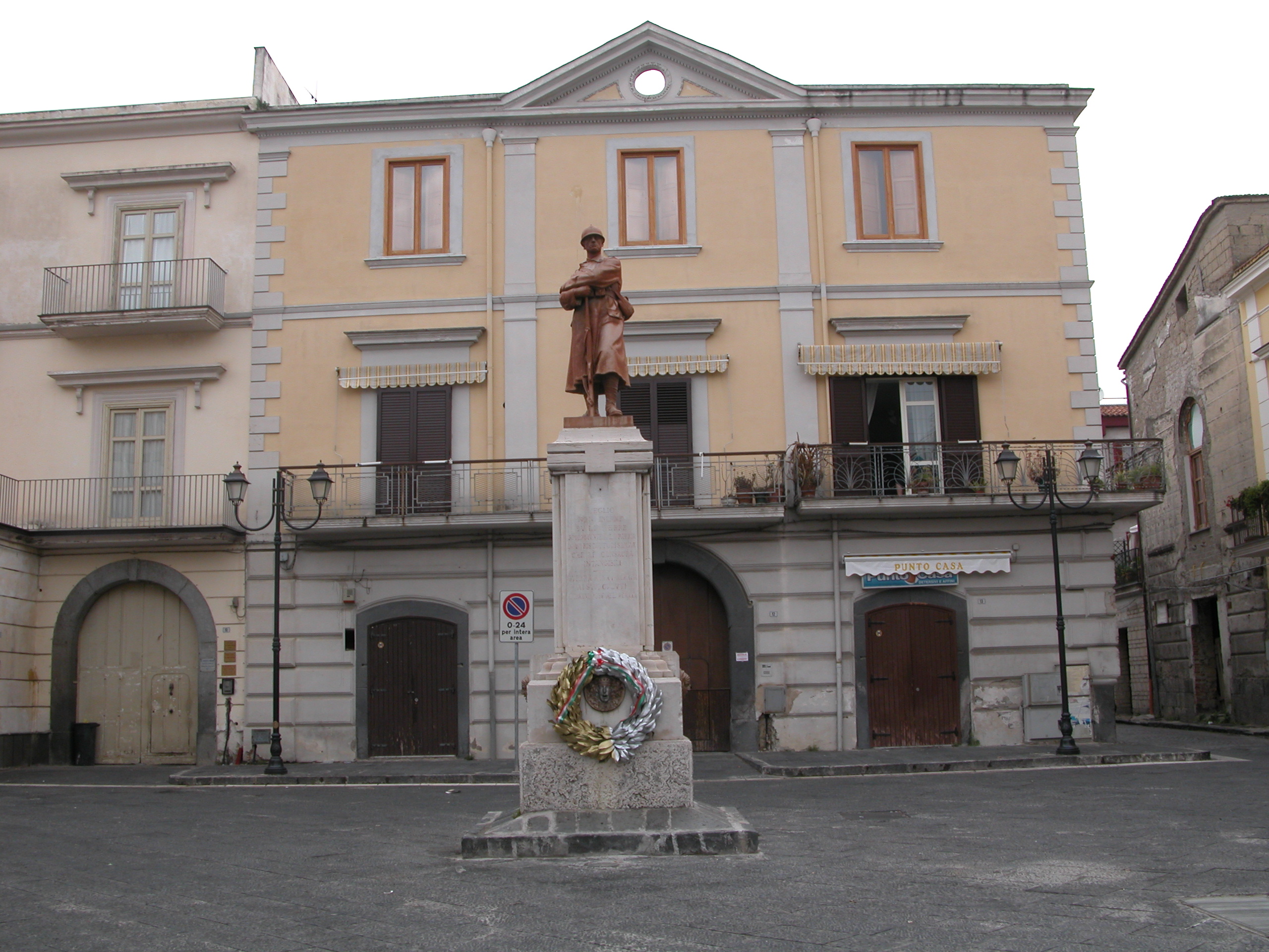figura di soldato: fante (monumento ai caduti) di Pellegrino Domenico, Fonderia Laganà (sec. XX)