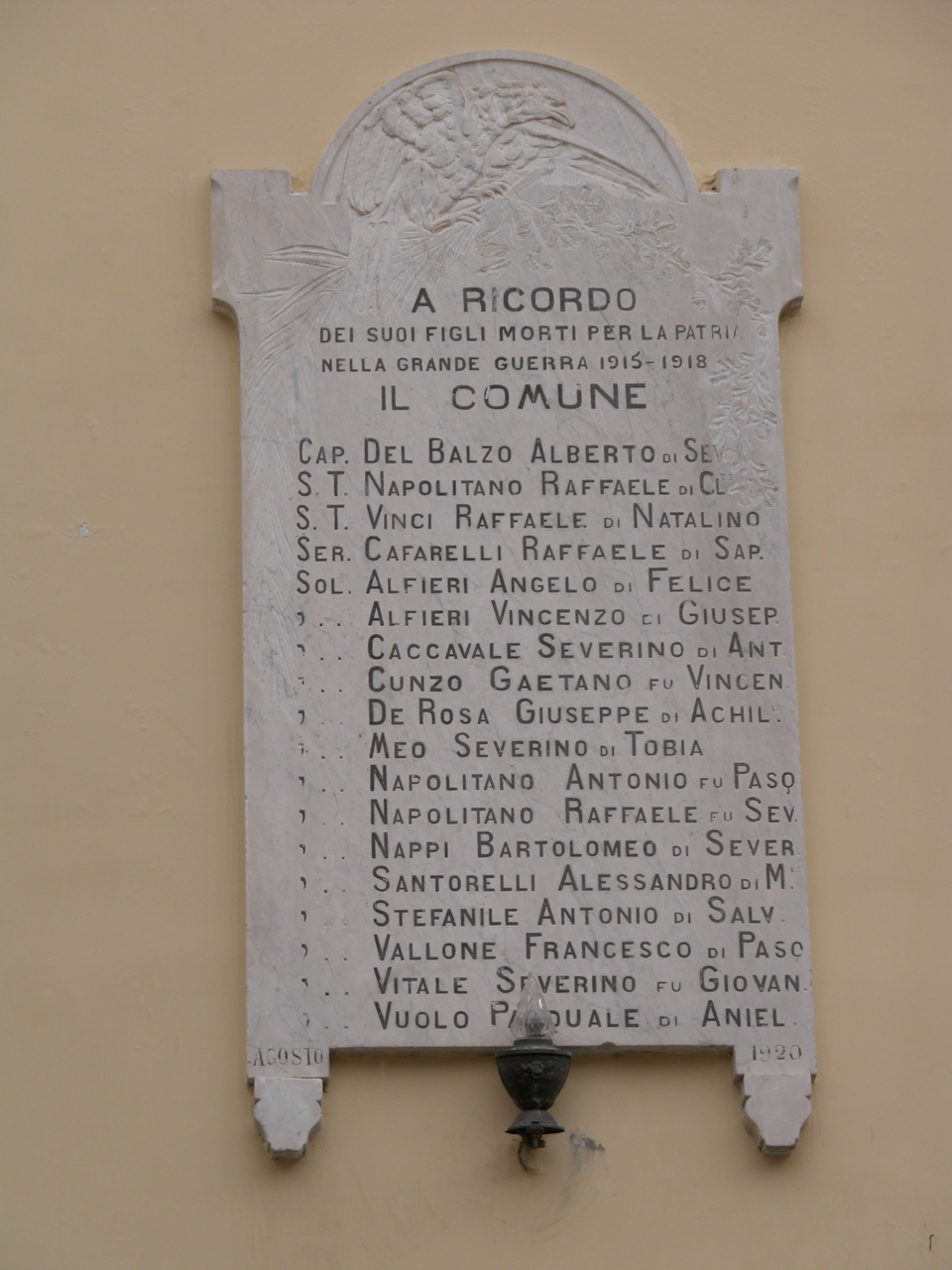 allegoria della Vittoria come aquila (lapide commemorativa ai caduti) - bottega campana (sec. XX)