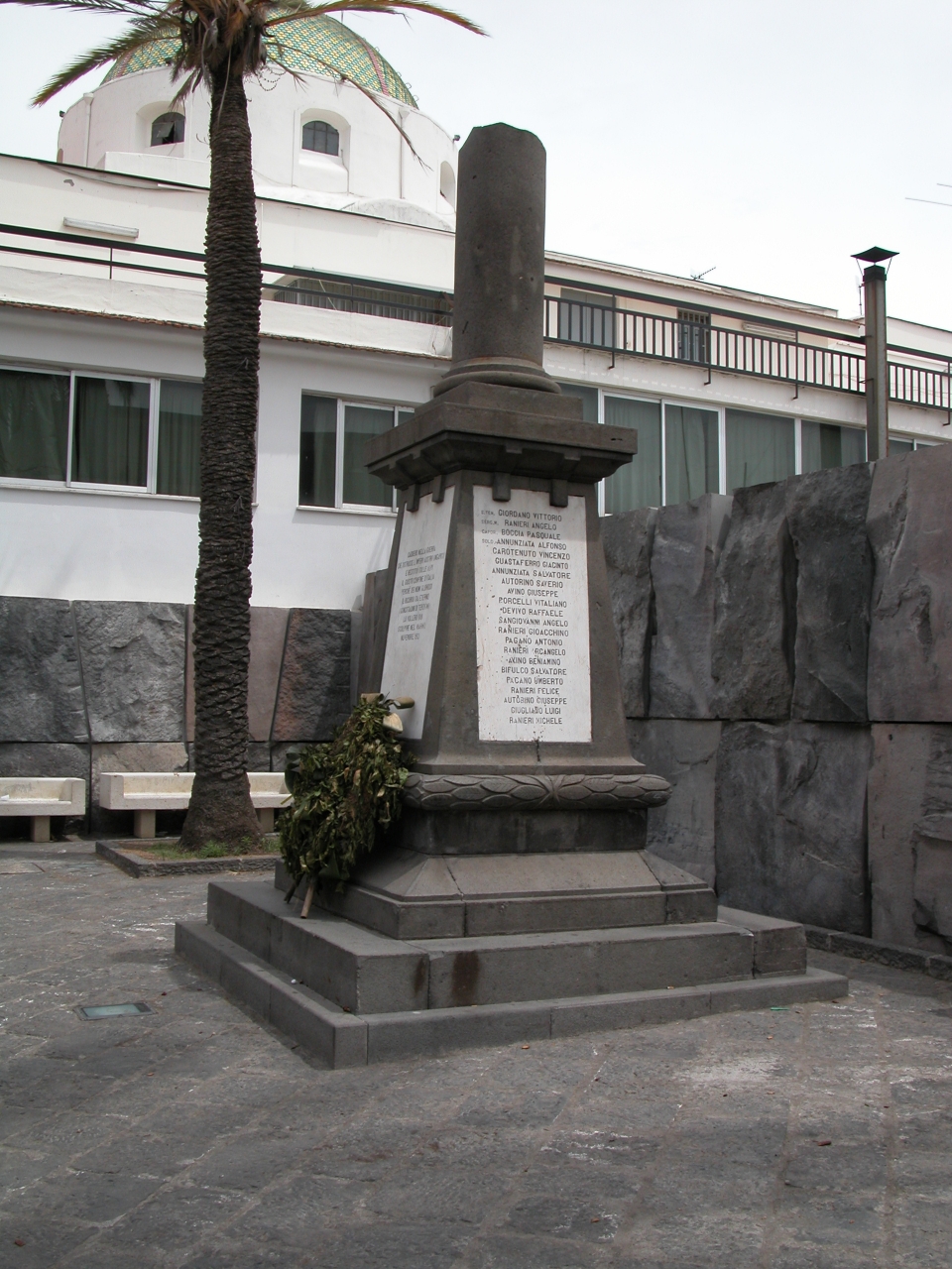 monumento ai caduti - a colonna spezzata - bottega campana (sec. XX)