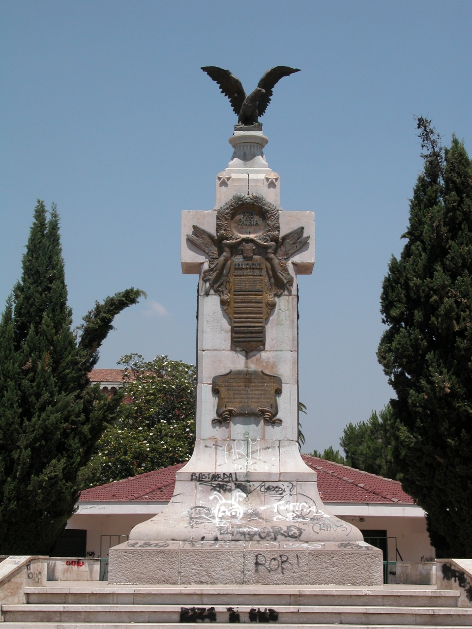 allegoria della Vittoria come aquila (monumento ai caduti - a cippo) di Cifariello Filippo Antonio (e aiuti) (sec. XX)