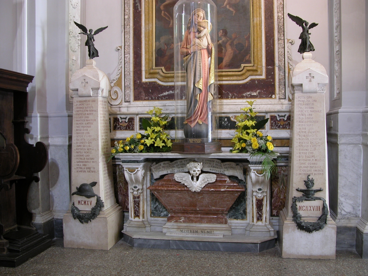 allegoria della Vittoria (monumento ai caduti - a obelisco) di Fonderia / Marmeria Chiurazzi (sec. XX)