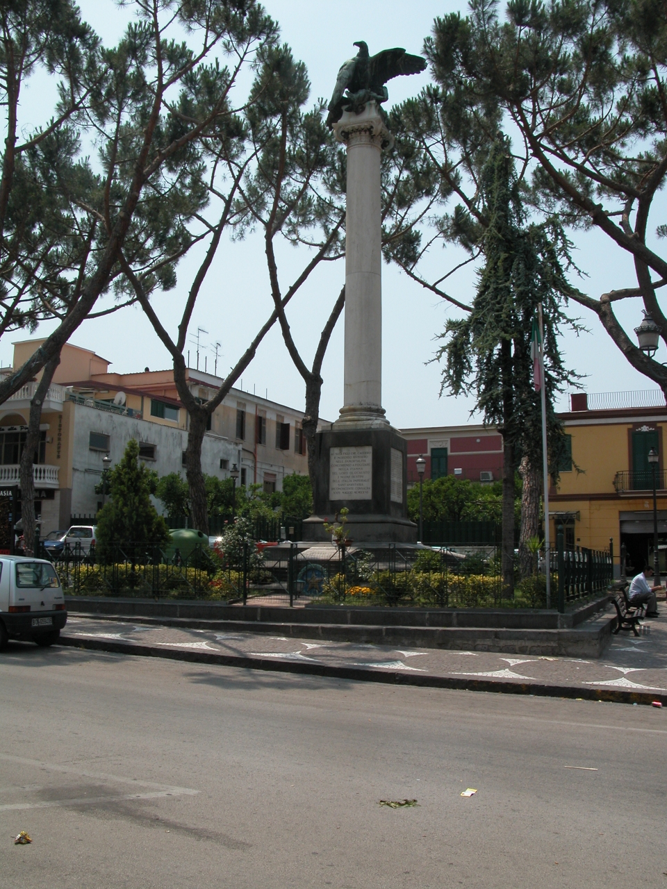 allegoria della Vittoria come aquila (monumento ai caduti - a colonna) - bottega campana (sec. XX)