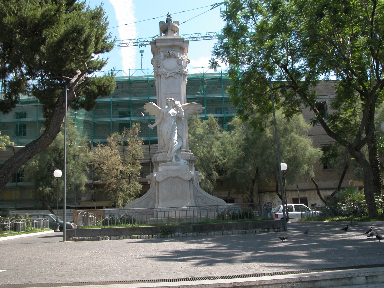 allegoria della Vittoria come donna vestita all'antica (monumento ai caduti - a colonna) di Jerace Francesco (sec. XX)