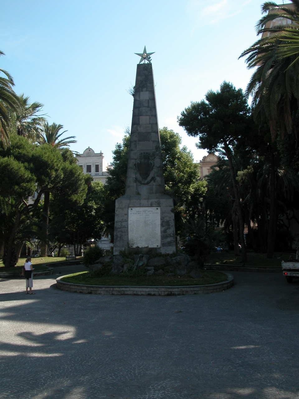 monumento ai caduti - a obelisco di Mossuti Enrico (sec. XX)