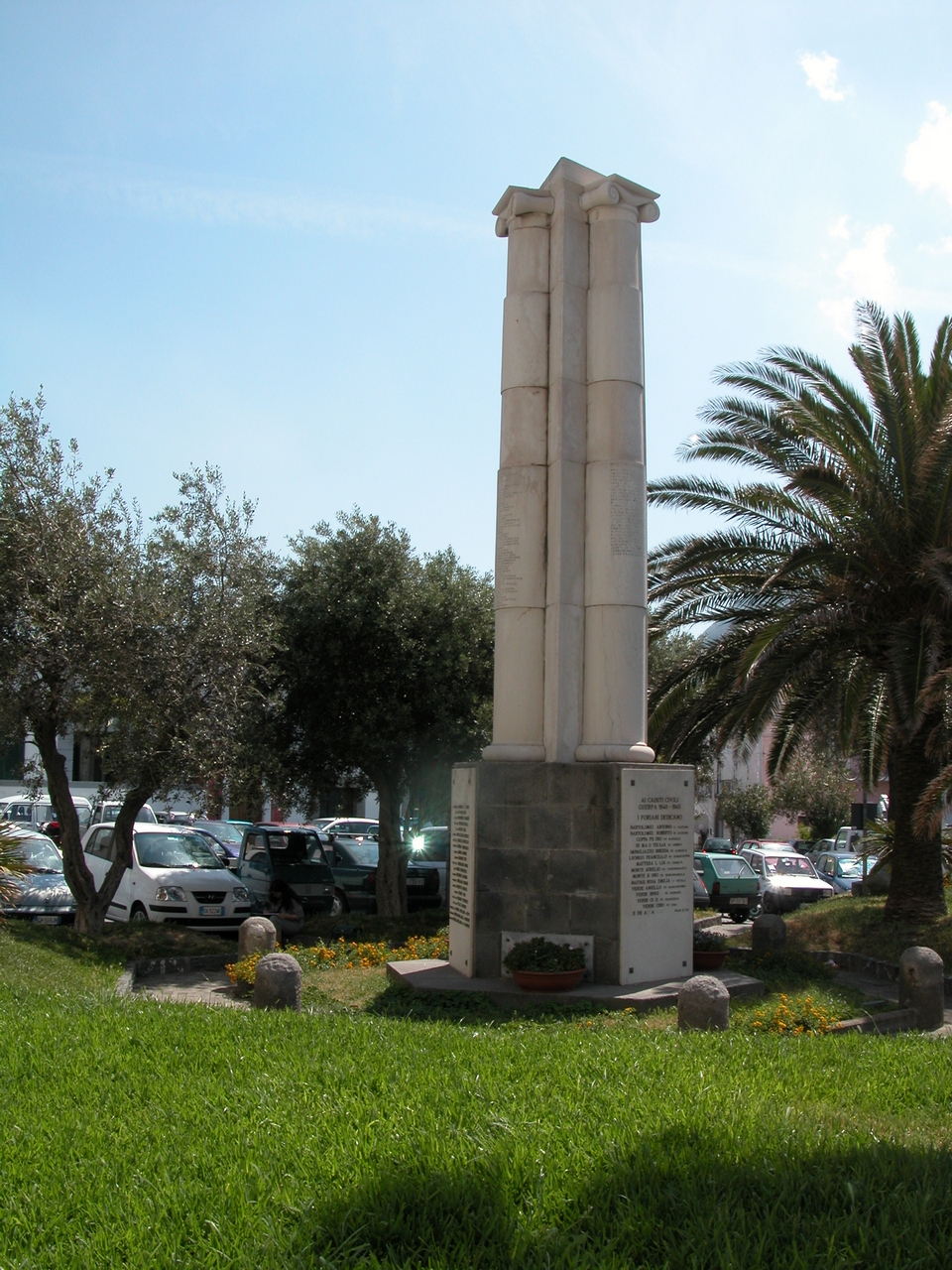 monumento ai caduti - a colonna - bottega Italia meridionale (sec. XX)