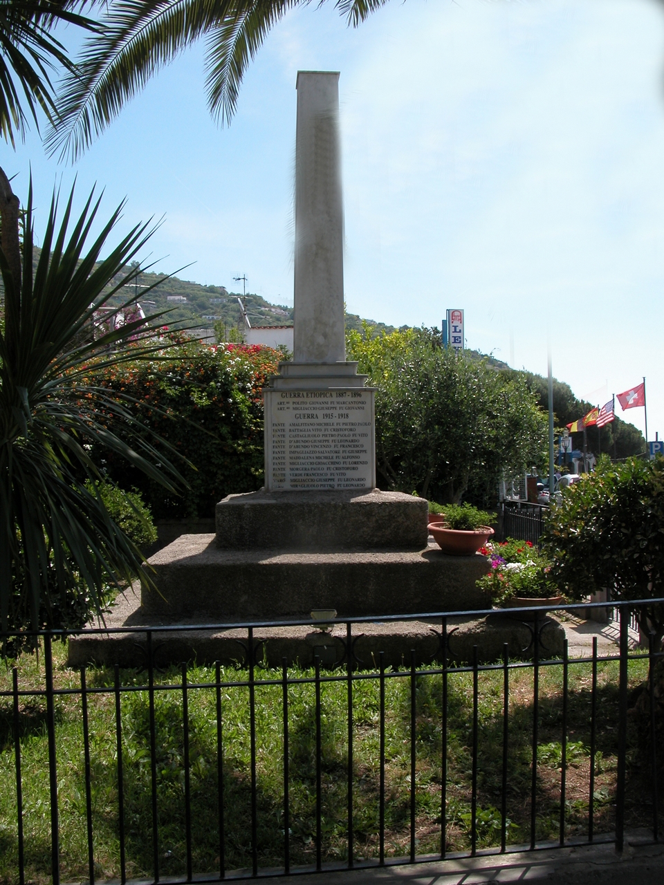 monumento ai caduti - a colonna spezzata - bottega Italia centro-meridionale (sec. XX)