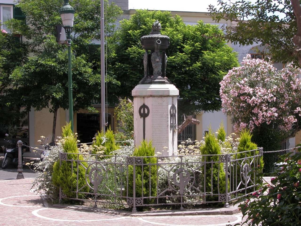 monumento ai caduti - ad ara di Vicari Tommaso (prima metà sec. XX)