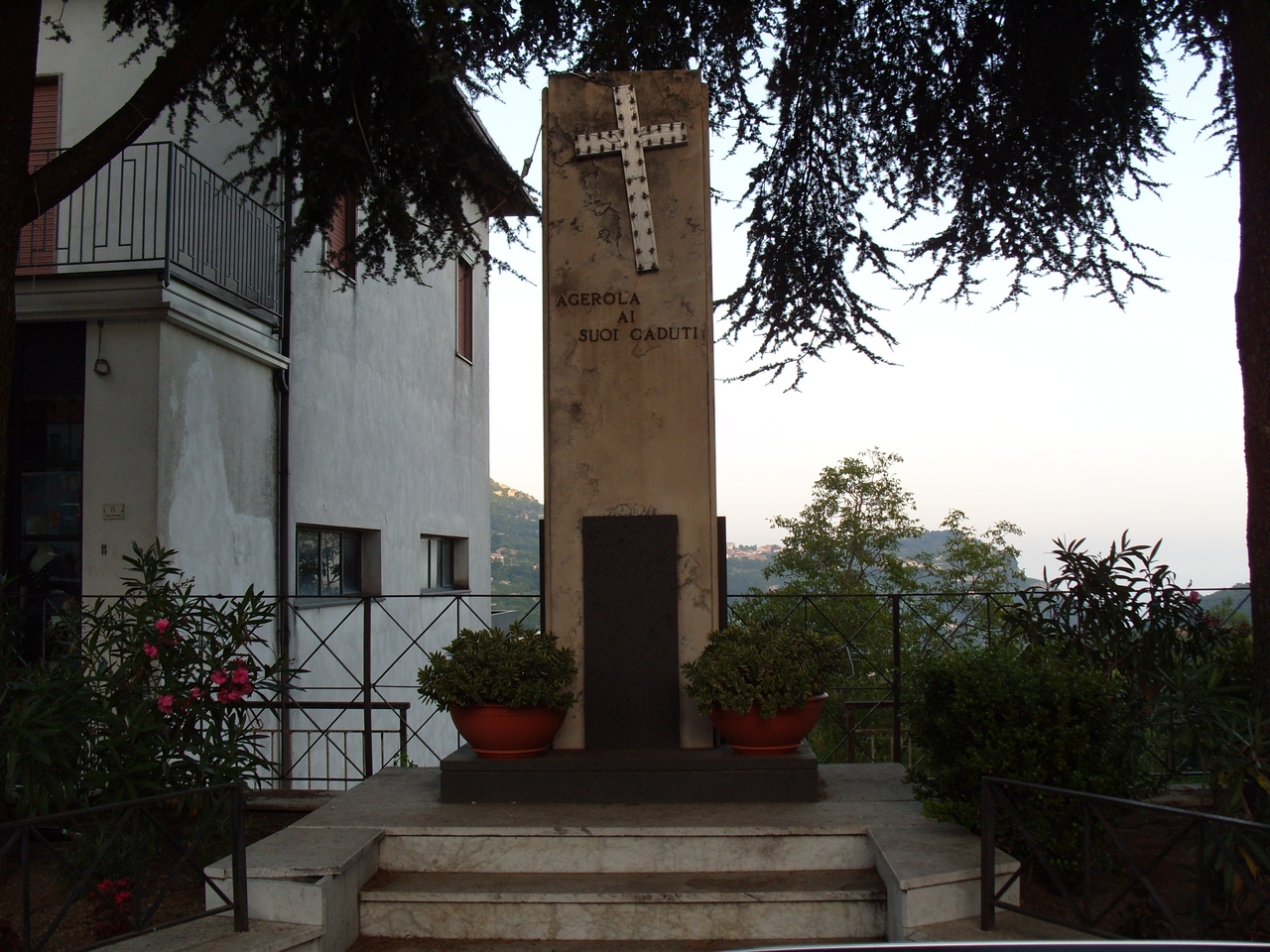 monumento ai caduti - a stele - bottega campana (seconda metà sec. XX, sec. XX)