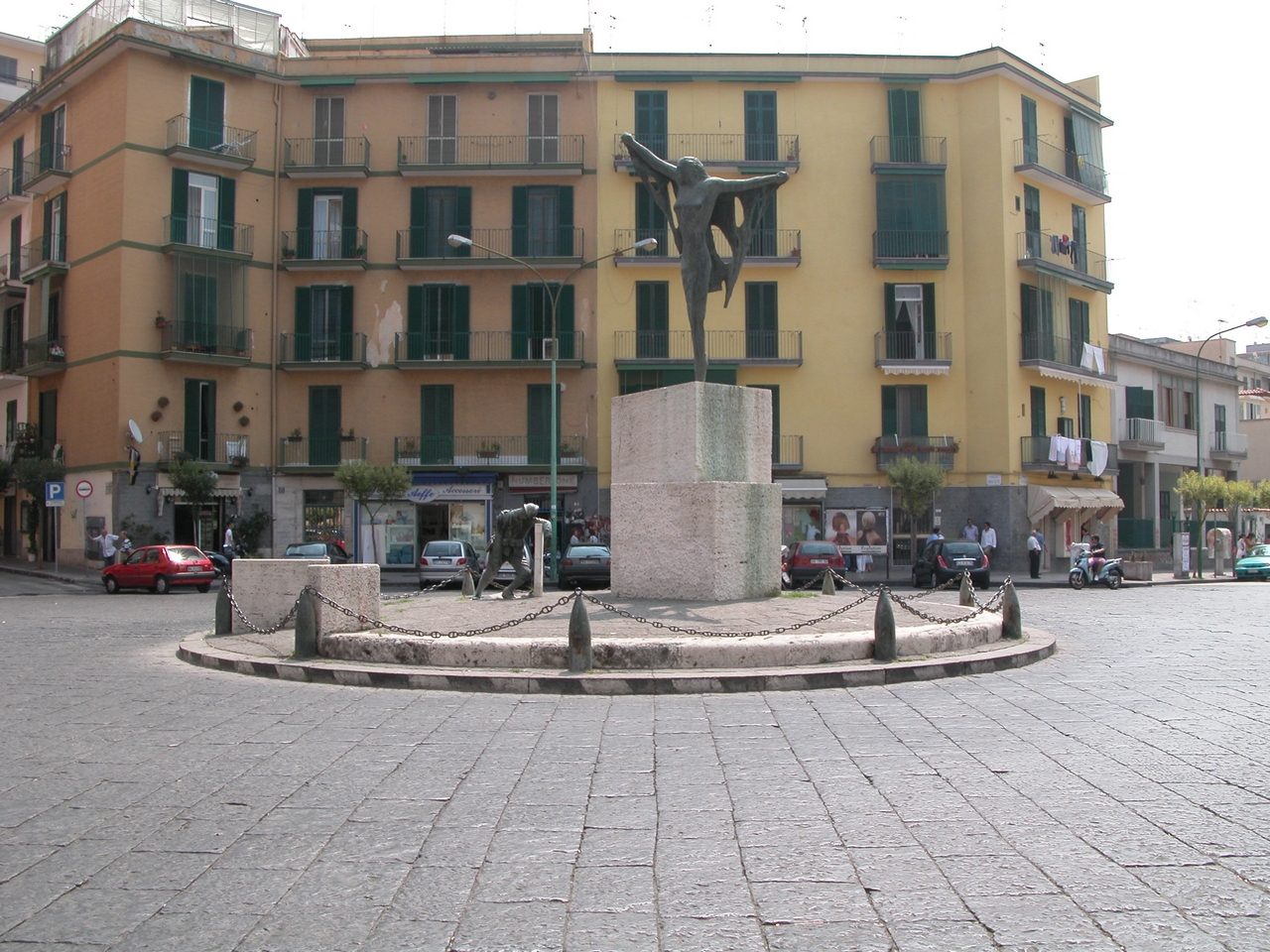allegoria della Vittoria, morte del soldato (monumento ai caduti) di Galbiati Bruno (sec. XX)