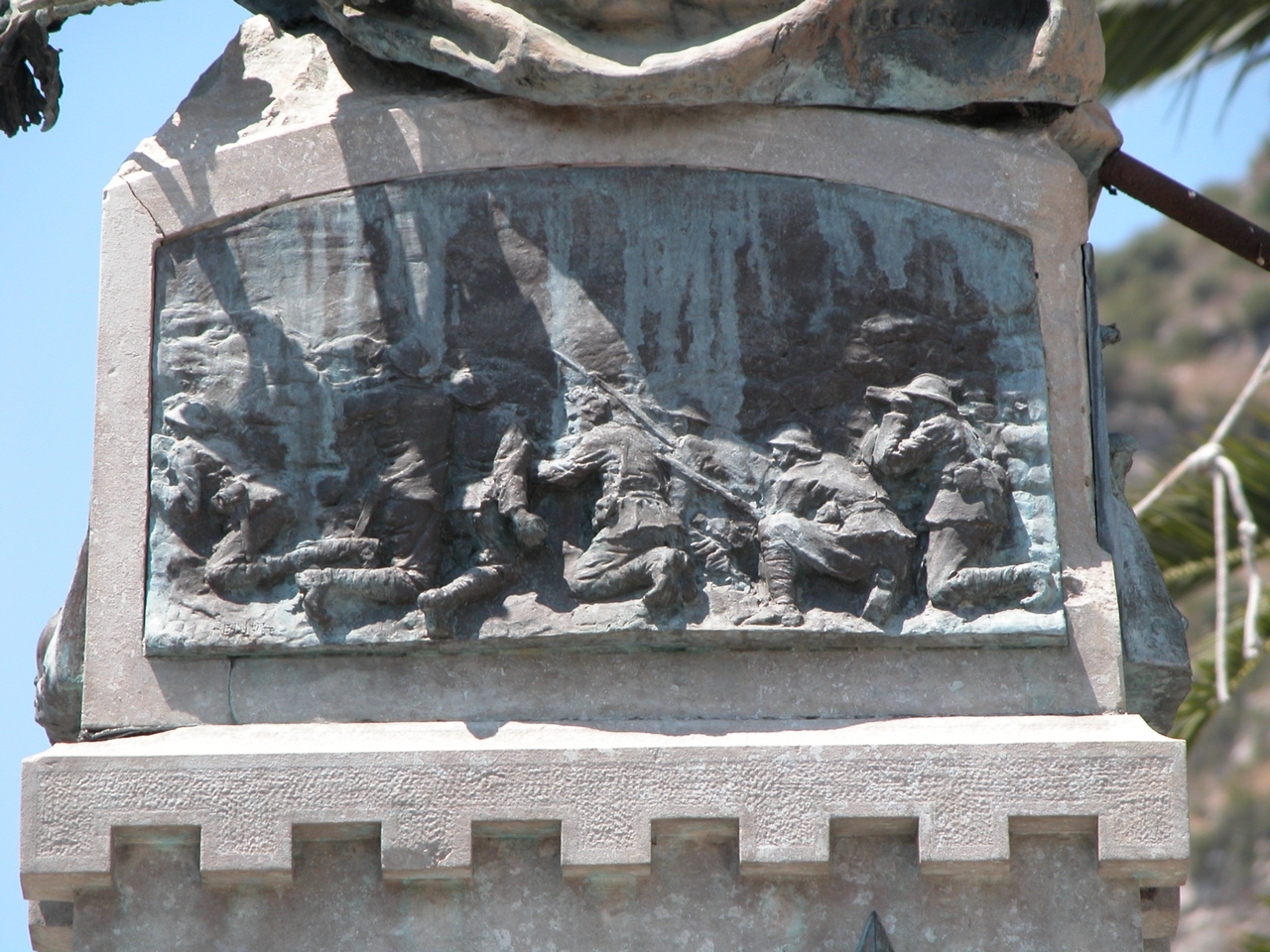 figure di soldati in combattimento (rilievo) di Renda Giuseppe (sec. XX)