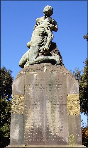 allegoria del sacrificio del soldato per la Patria (monumento ai caduti - a cippo) di Sannino Ettore (sec. XX)