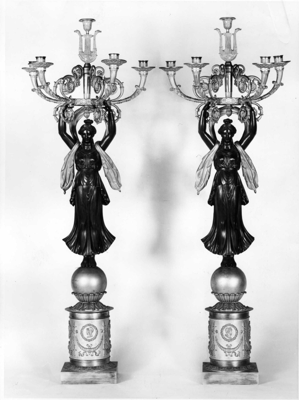 candelabro - a statua, serie - manifattura francese (sec. XIX)