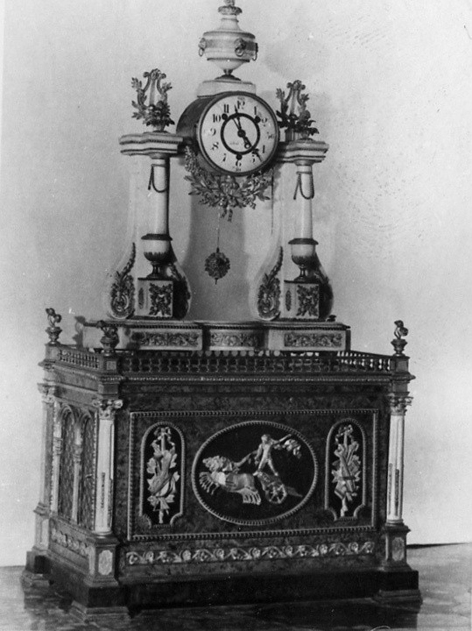 orologio - da tavolo di Meuron Guillaume - manifattura francese (sec. XVIII)