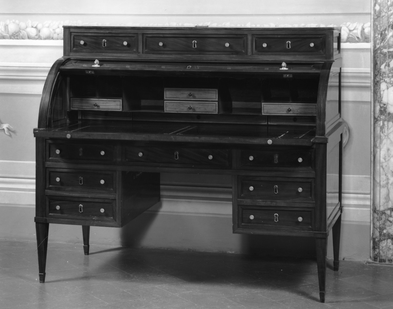 scrivania - manifattura toscana (prima metà sec. XIX)