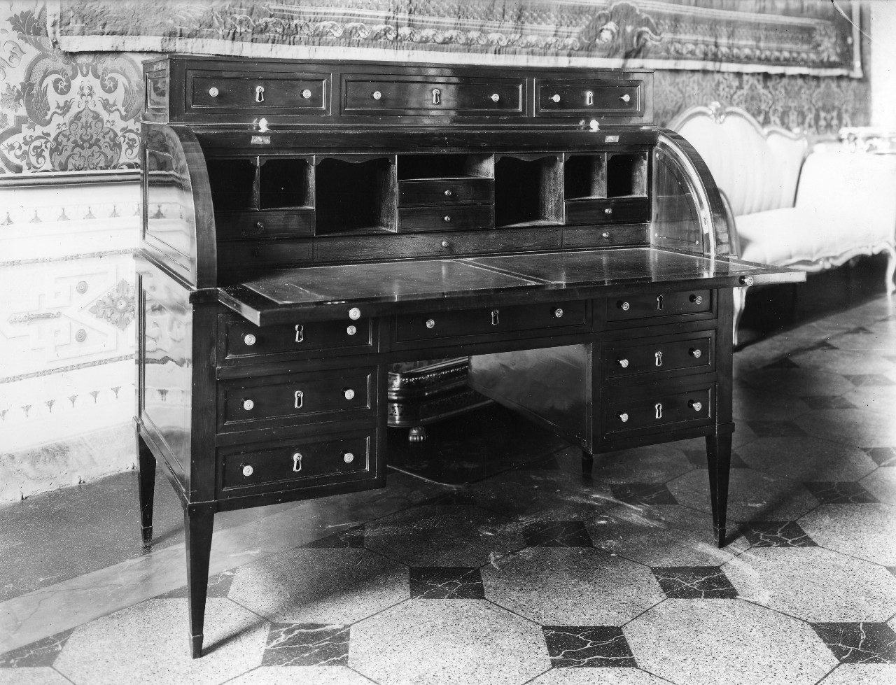 scrivania - manifattura toscana (prima metà sec. XIX)