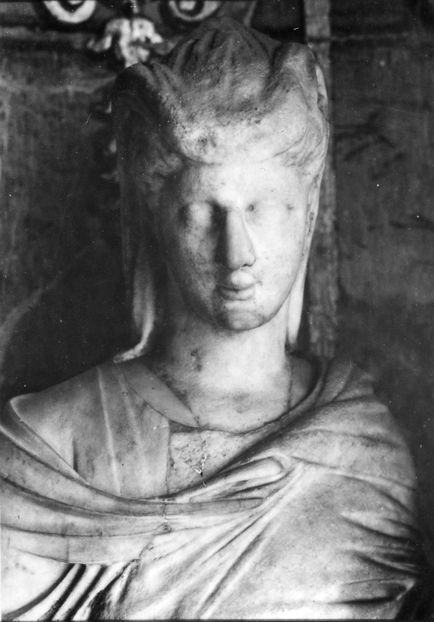 figura femminile panneggiata (statua) - produzione romana (secc. II/ III)