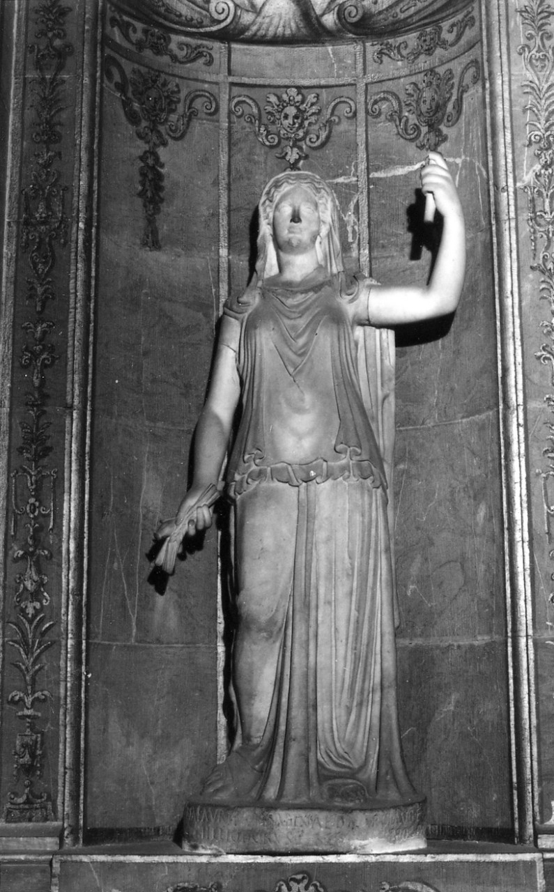 Vibia Aurelia Sabina, figura femminile panneggiata (statua) - produzione romana (secc. II/ III)