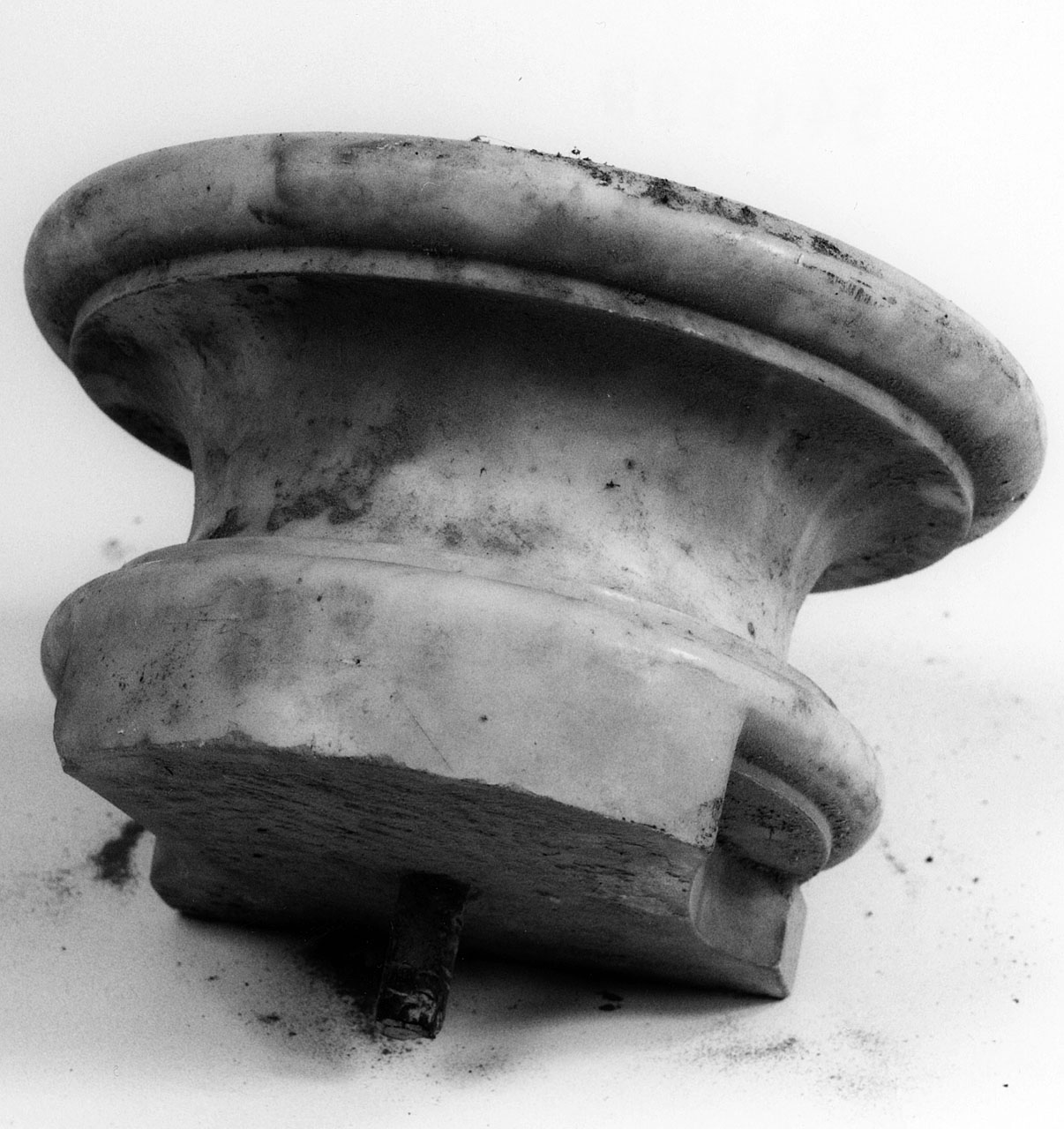 base, frammento - manifattura toscana (seconda metà sec. XIX)