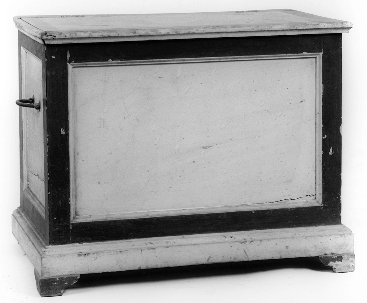 mobile portalegna - manifattura toscana (seconda metà sec. XIX)