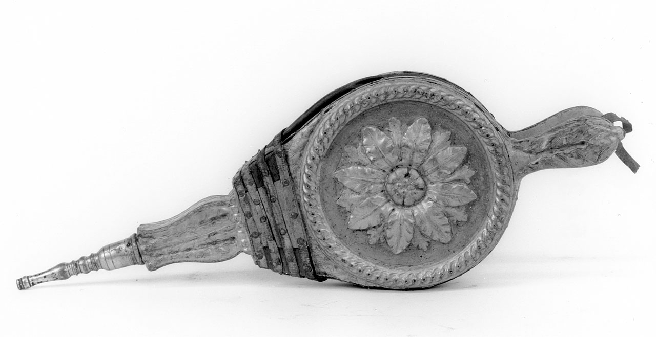 motivo decorativo floreale (soffietto) - manifattura toscana (terzo quarto sec. XIX)