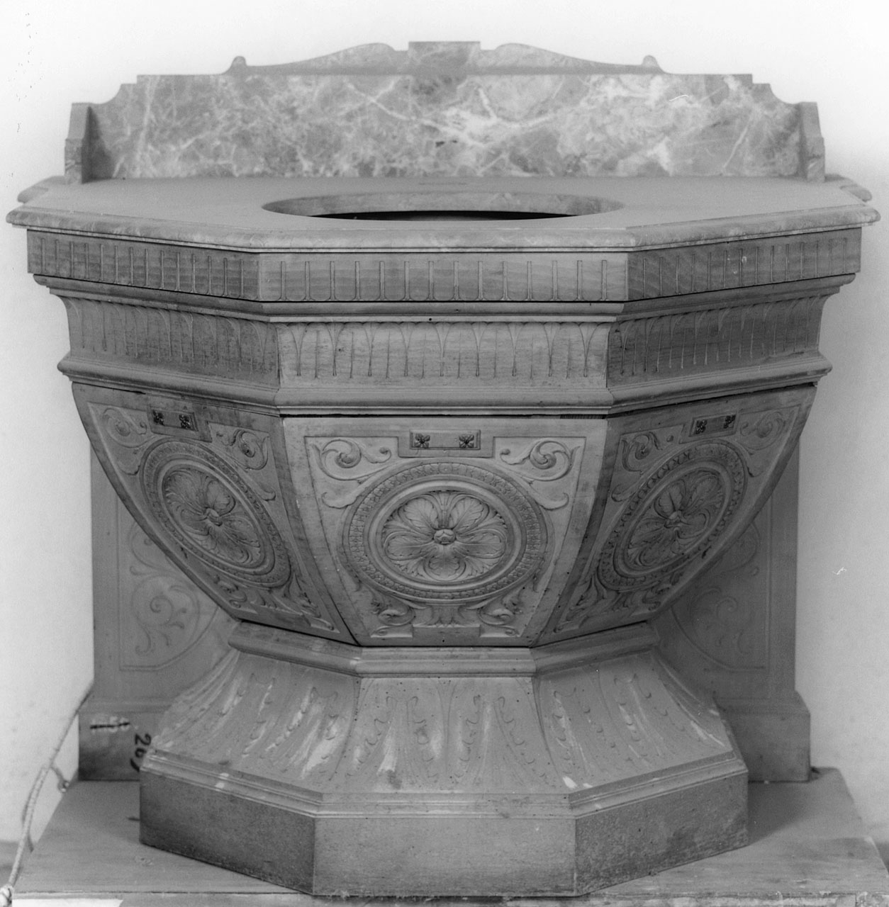 lavabo - manifattura fiorentina (terzo quarto sec. XIX)