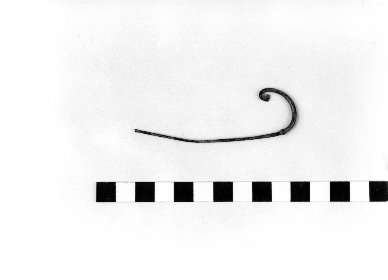 fibula ad arco serpeggiante - fase Piceno III (sec. VII a.C)