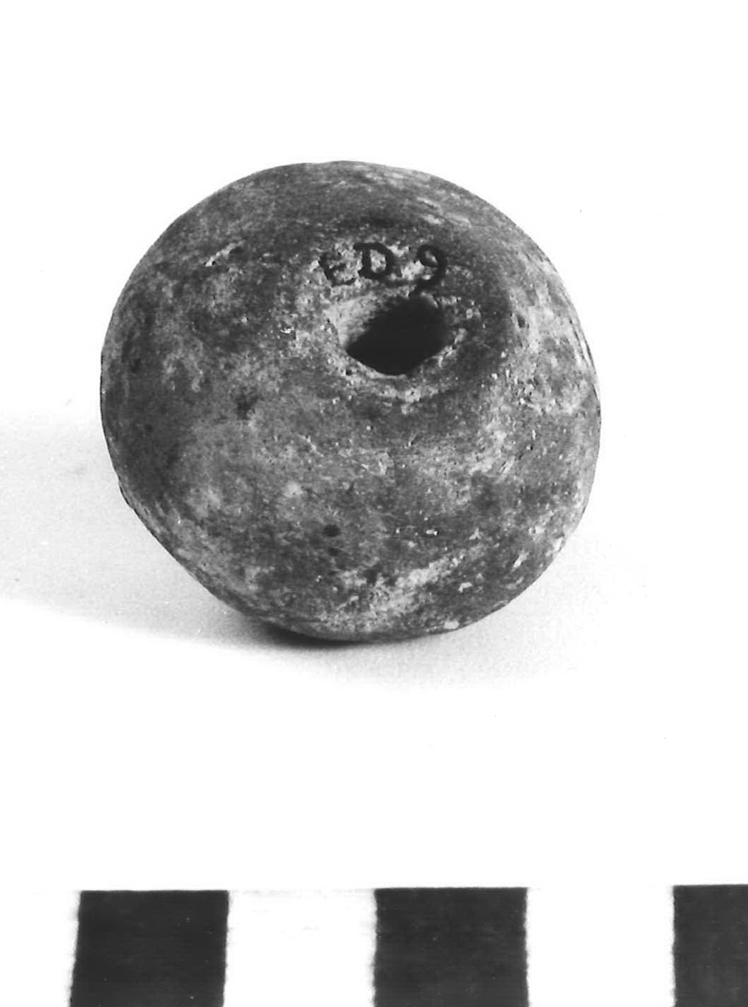 fuseruola sferico-schiacciata - fase Piceno III (sec. VII a.C)