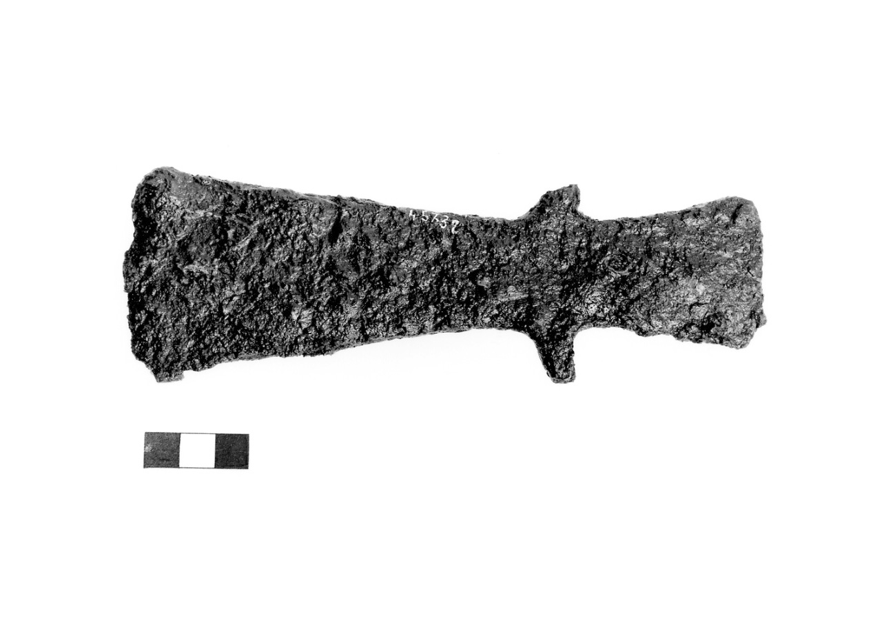 ascia - fase Piceno IV A (sec. VI a.C)