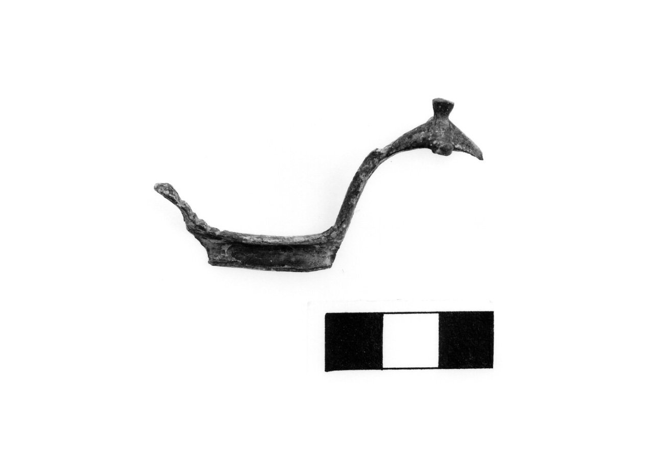 fibula a tre bottoni - fase Piceno IV A (sec. VI a.C)