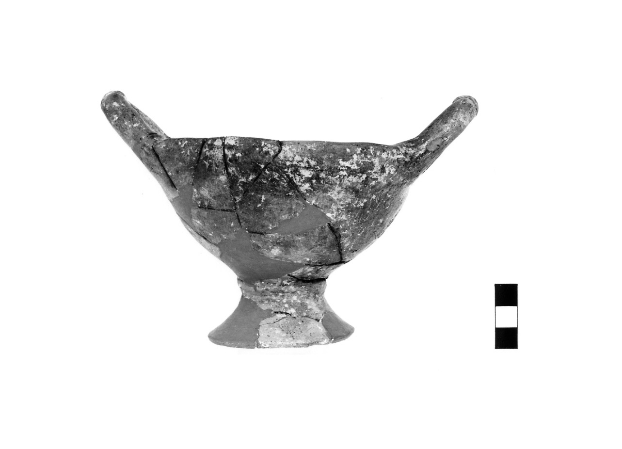 coppa biansata - fase Piceno IV A (sec. VI a.C)