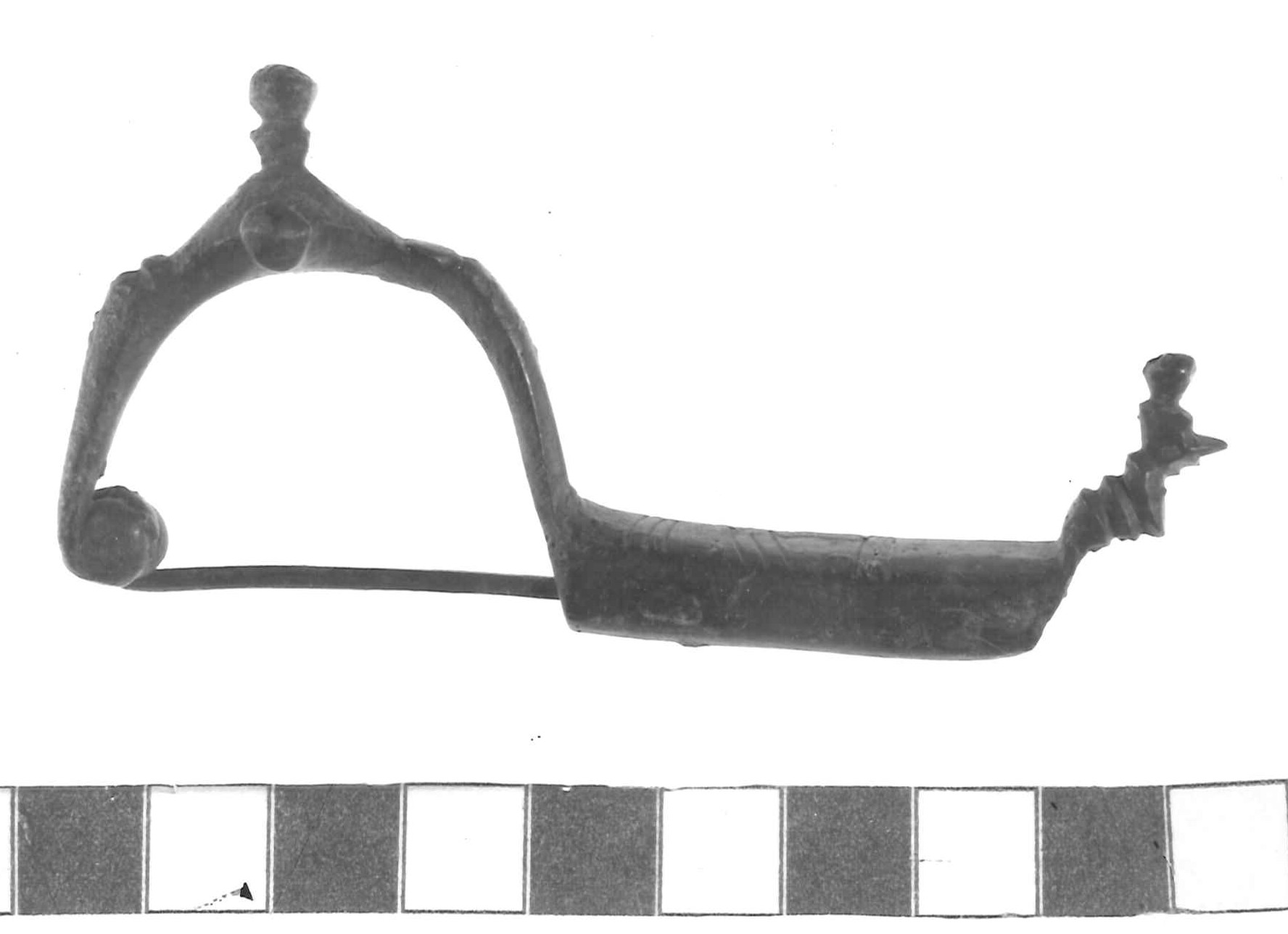 fibula con arco a tre bottoni, tipo "Grottazzolina" - Piceno IV A (sec. VI a.C)