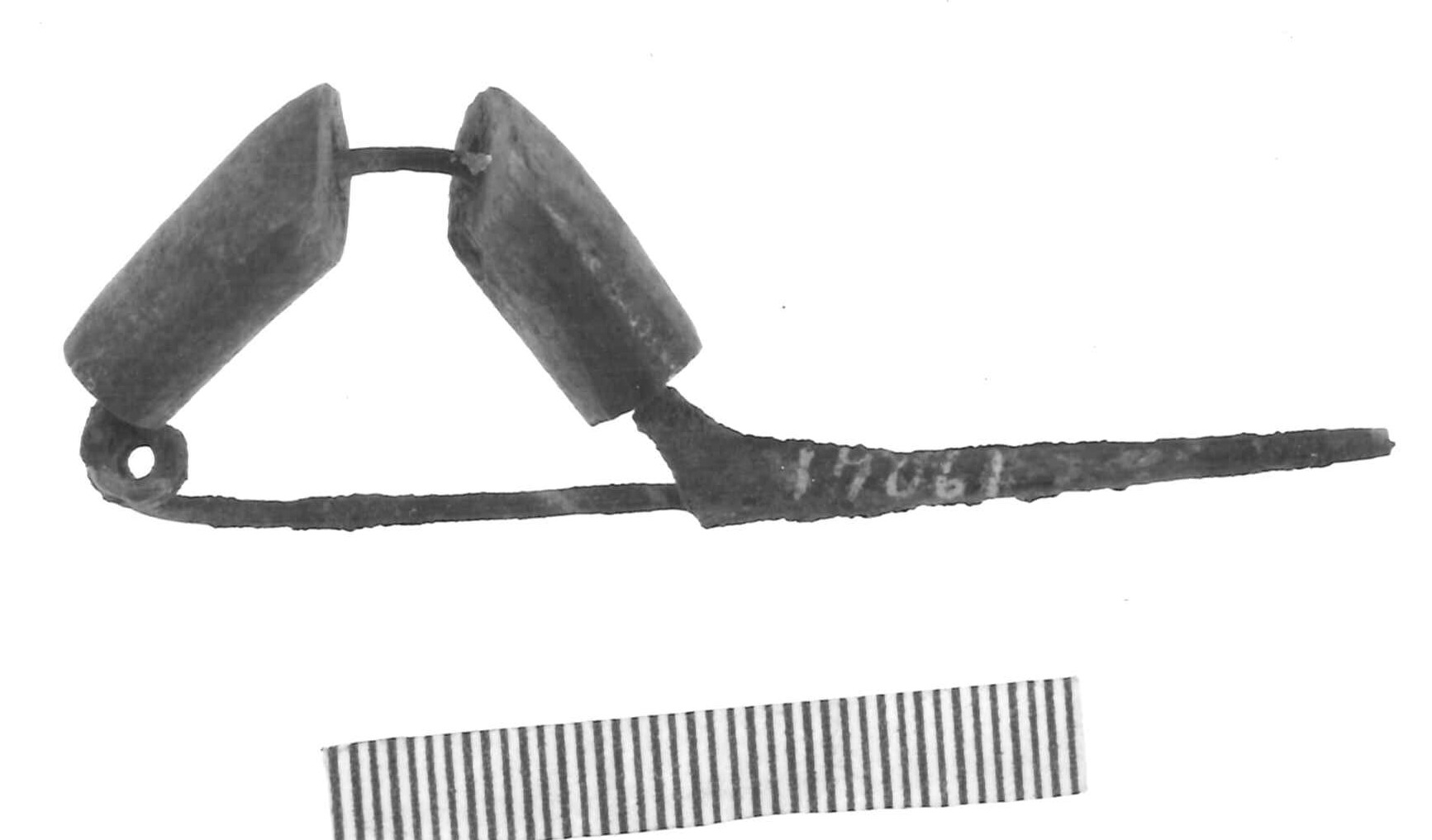 fibula con arco rivestito - Piceno IV A (sec. VI a.C)